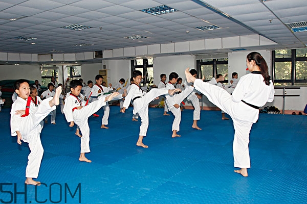 跆拳道能打架嗎？跆拳道打架厲害嗎？