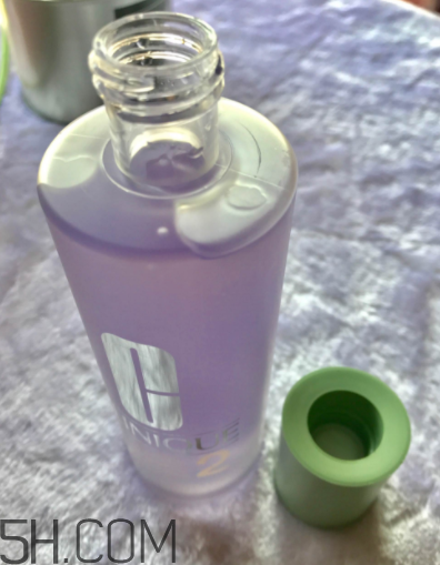 倩碧爽膚水哪個(gè)不含酒精？哪個(gè)適合敏感皮？