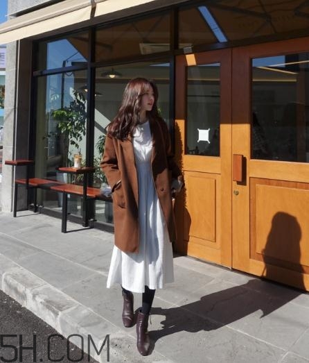 冬天穿裙子配什么鞋子？冬天穿裙子配什么鞋好看？