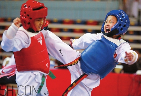 十五歲學(xué)跆拳道遲嗎？十五歲能學(xué)跆拳道嗎？