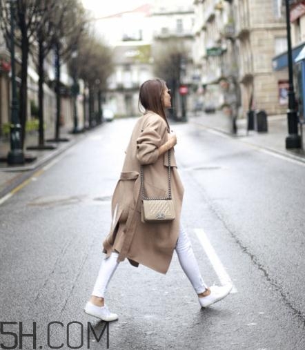 羊絨大衣配什么包包？羊絨大衣搭配什么包好看？