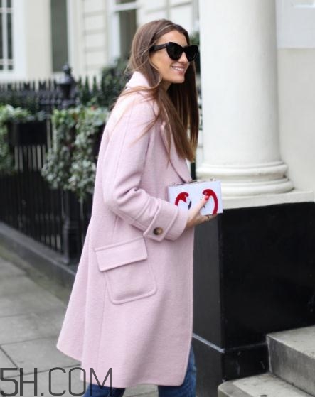 羊絨大衣配什么包包？羊絨大衣搭配什么包好看？