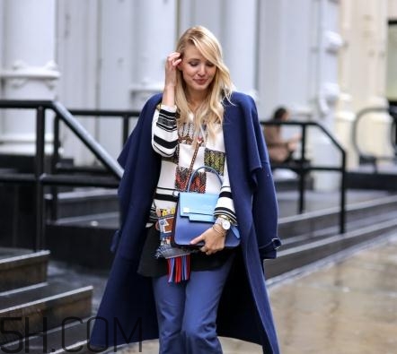 羊絨大衣配什么包包？羊絨大衣搭配什么包好看？