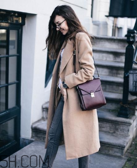 羊絨大衣配什么包包？羊絨大衣搭配什么包好看？