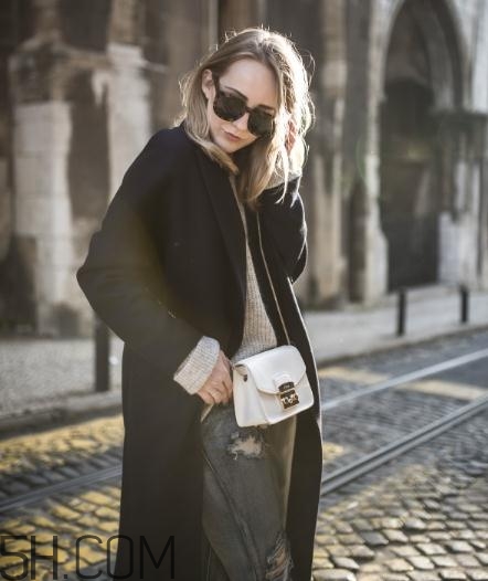 羊絨大衣里面怎么搭配？羊絨大衣搭配什么打底衫？