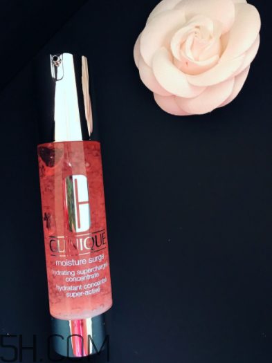 倩碧水磁場凝露適合油皮嗎？適合夏天嗎？