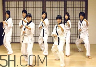 女生學(xué)空手道好還是跆拳道好？女生學(xué)哪種防身術(shù)好？