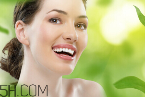 戴牙套可以洗牙嗎？洗牙多久一次？