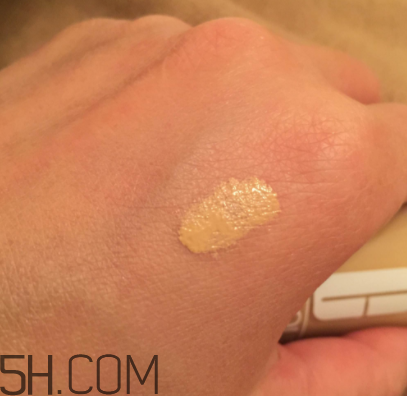 倩碧魔妝點(diǎn)點(diǎn)棒哪個(gè)色號最白？真人試色