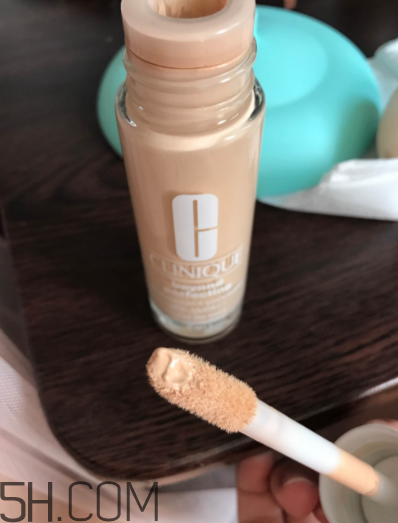 倩碧魔妝點(diǎn)點(diǎn)棒哪個(gè)色號最白？真人試色