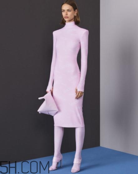 versace2018早秋服裝系列好看嗎_有哪些款式？