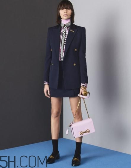versace2018早秋服裝系列好看嗎_有哪些款式？