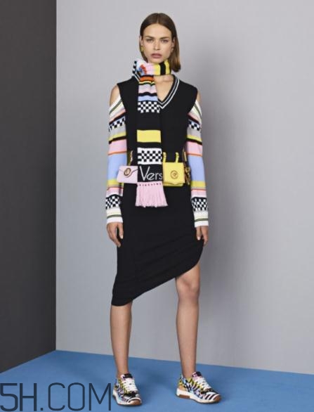 versace2018早秋服裝系列好看嗎_有哪些款式？
