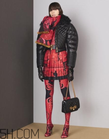 versace2018早秋服裝系列好看嗎_有哪些款式？
