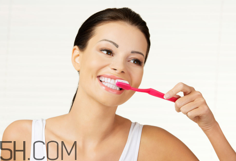 牙菌斑刷牙能刷干凈嗎？每天堅(jiān)持刷牙為什么還是黃？