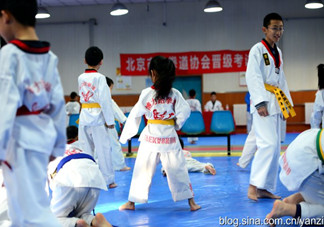 幾歲小孩可以學(xué)空手道嗎？小孩學(xué)空手道好還是跆拳道好？