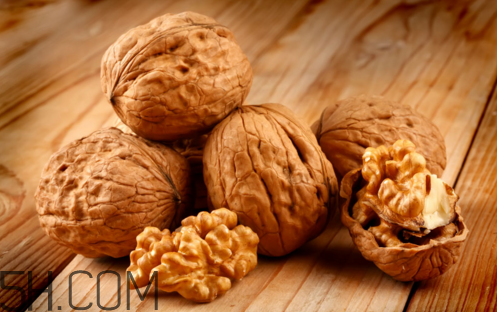 吃石榴牙齒變黑怎么回事？吃核桃牙齒變黑怎么回事？