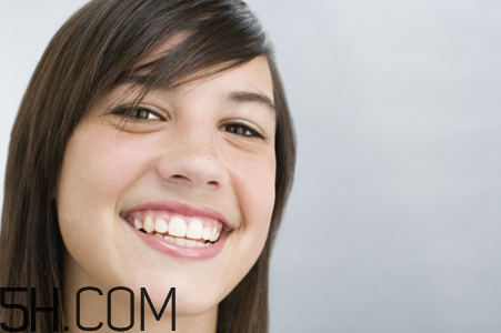 烤瓷牙為什么會有縫隙？烤瓷牙的注意事項有哪些？