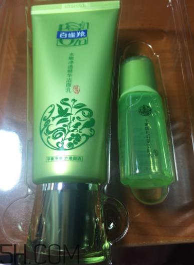 百雀羚泡沫潔面乳洗后緊繃嗎？適合干皮嗎？