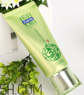 百雀羚泡沫潔面乳洗后緊繃嗎？適合干皮嗎？