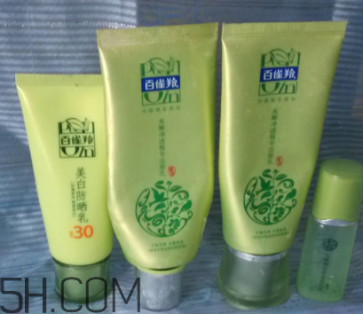 百雀羚泡沫潔面乳洗后緊繃嗎？適合干皮嗎？