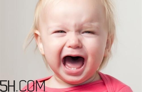 怎樣看寶寶是不是上火？寶寶上火的原因有哪些？