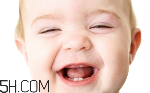 怎樣看寶寶是不是上火？寶寶上火的原因有哪些？