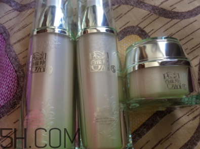 百雀羚至臻皙白組合套裝包含哪些？什么功效？