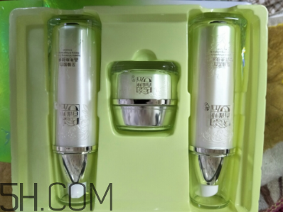 百雀羚至臻皙白組合套裝包含哪些？什么功效？