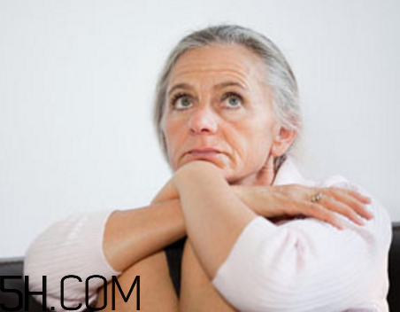 更年期來臨的信號有哪些？更年期期間的飲食有什么禁忌？