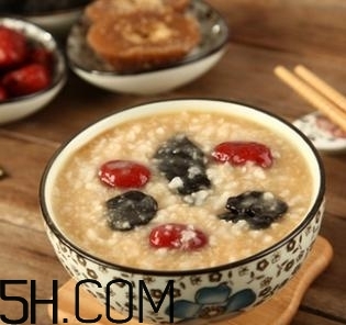 更年期來臨的信號有哪些？更年期期間的飲食有什么禁忌？