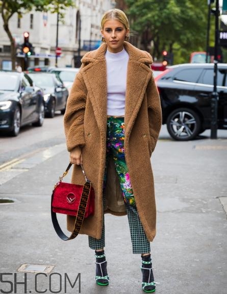 冬天穿九分褲穿什么鞋子？冬天九分褲配什么鞋子好看？