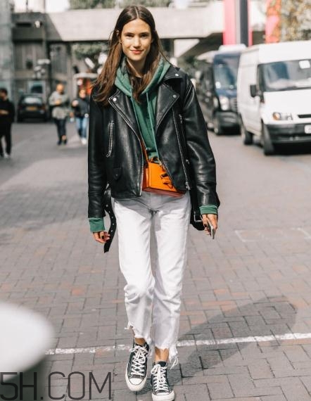 冬天穿九分褲穿什么鞋子？冬天九分褲配什么鞋子好看？