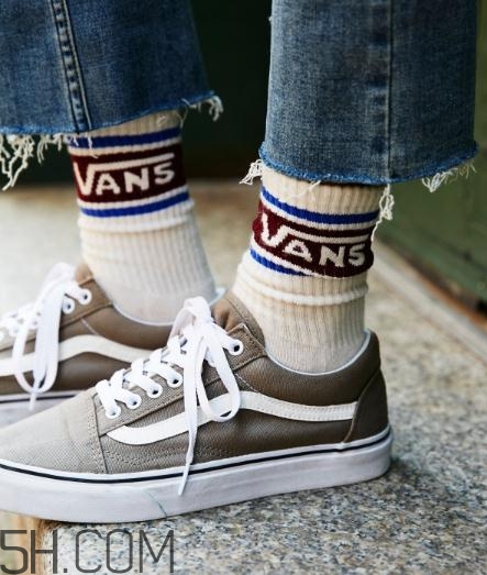 冬天穿九分褲穿什么襪子？冬天穿九分褲腳踝冷怎么辦？