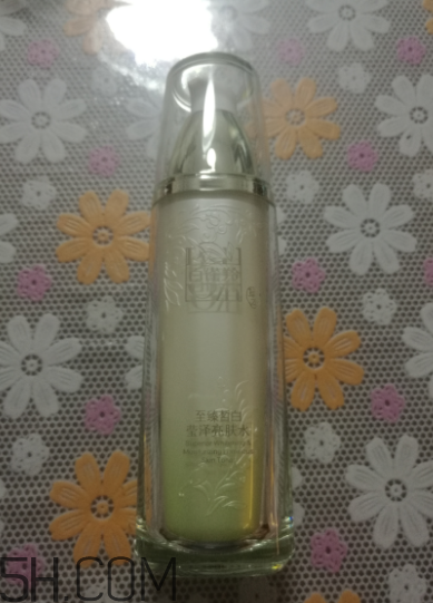 百雀羚亮膚水是清潔水嗎？適合油皮嗎？
