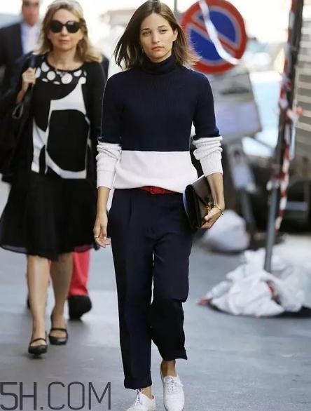 高領(lǐng)毛衣搭配什么褲子？高領(lǐng)毛衣下面穿什么？