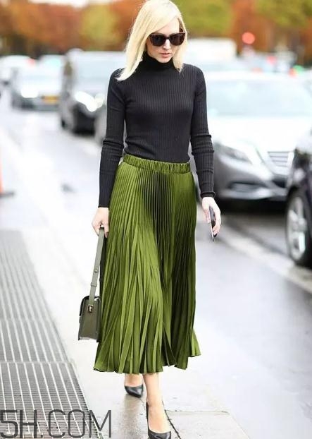 高領(lǐng)毛衣搭配什么褲子？高領(lǐng)毛衣下面穿什么？