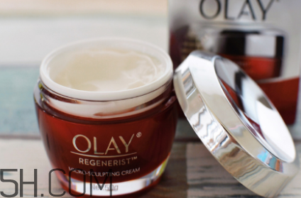 olay大紅瓶面霜適合白天用嗎？能見光嗎？