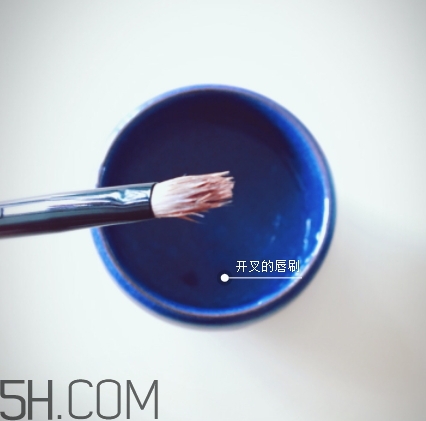 唇刷怎么用？唇刷怎么蘸取口紅