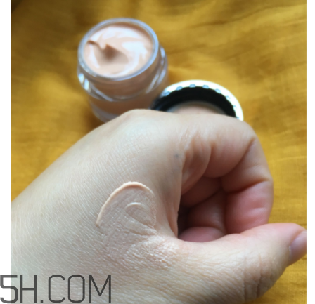 Olay素顏眼霜油不油？適合什么膚質(zhì)？