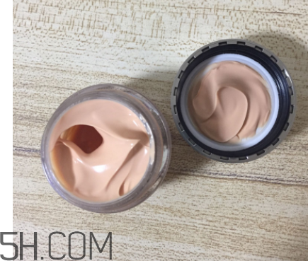 Olay素顏眼霜油不油？適合什么膚質(zhì)？