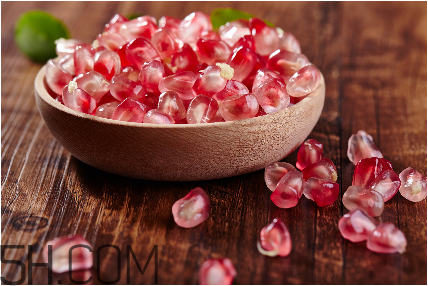 吃石榴牙齒變黑怎么回事？吃核桃牙齒變黑怎么回事？