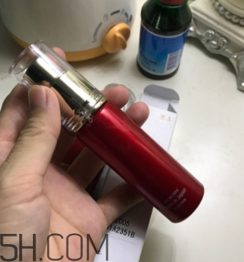 Olay小臉精華露適合什么季節(jié)用？什么膚質(zhì)？