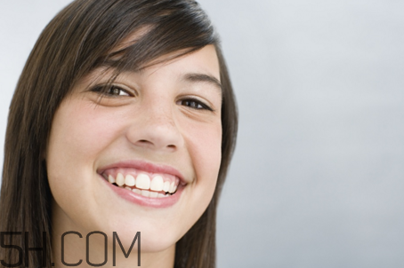 烤瓷牙能用美容儀嗎？烤瓷牙有縫隙怎么辦？