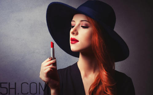 貴口紅與便宜的區(qū)別 選擇口紅的兩個原則 貴口紅與便宜的區(qū)別 選擇口紅的兩個原則