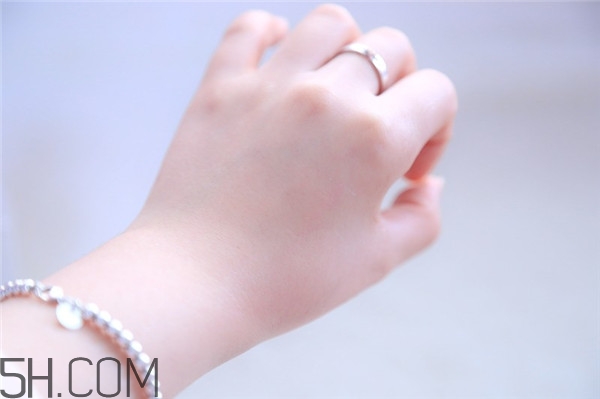 卸妝水對皮膚有傷害嗎？歐萊雅三合一卸妝水使用測評