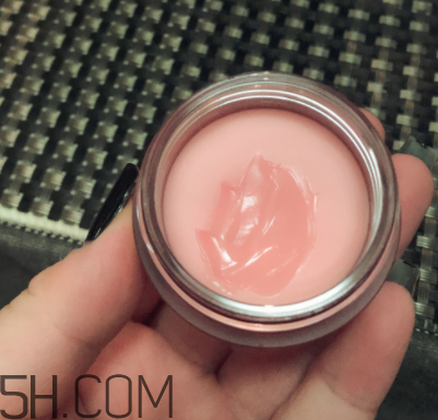 蘭芝夜間唇膜每次敷多厚？每次用多少？