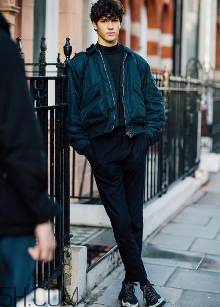 男士九分褲配什么襪子好看？男士九分褲搭配襪子圖片