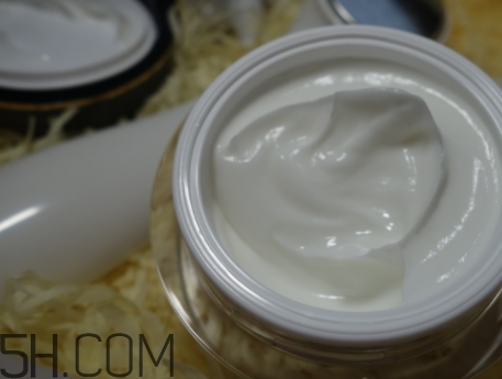 雅頓面霜怎么用？雅頓面霜早晚用嗎？