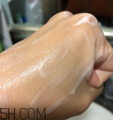 蘭芝多效潔顏膏成分是什么？適合干皮嗎？